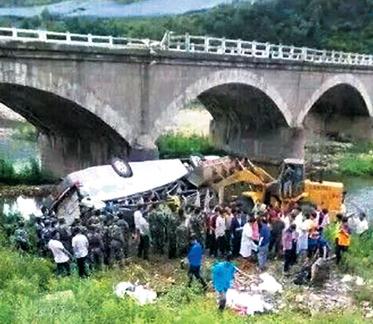 大巴在集安坠桥 已致11人死亡 韩国之眼 朝鲜日