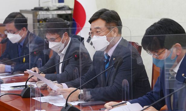 社论]韩企划财政部称“没有发现金的钱和法律依据”执政党威胁要“国政调查”