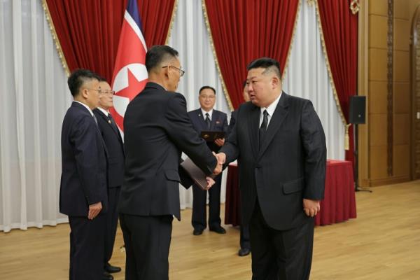 朝鲜调整军高层人事…朴正天复职，国防相被革职